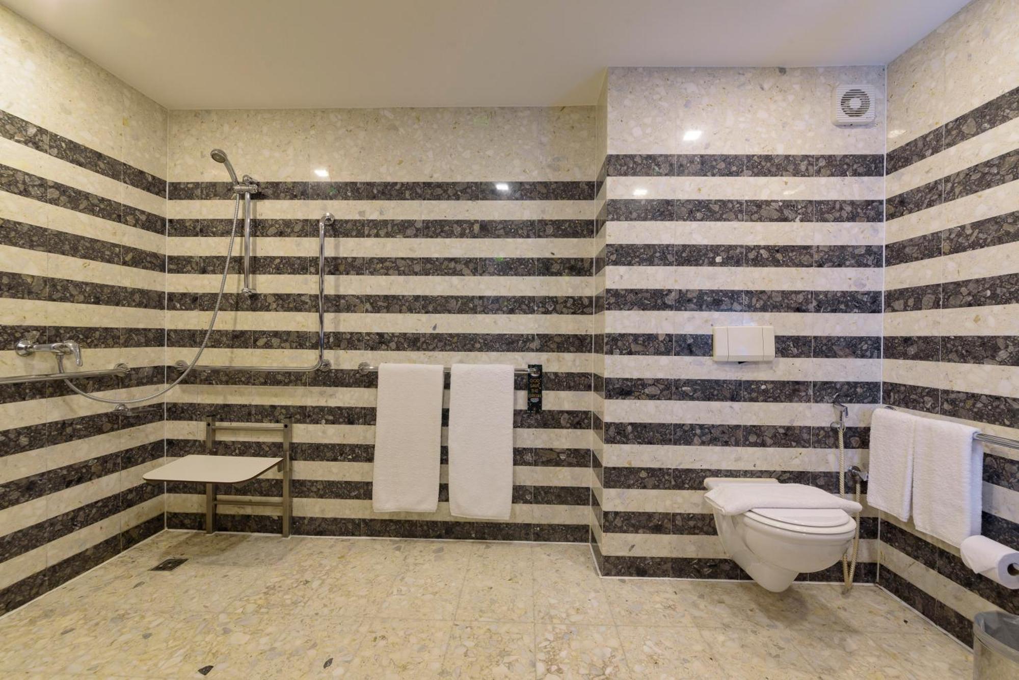 Hotel Royal Tulip Brasilia Alvorada Chambre photo A wet room