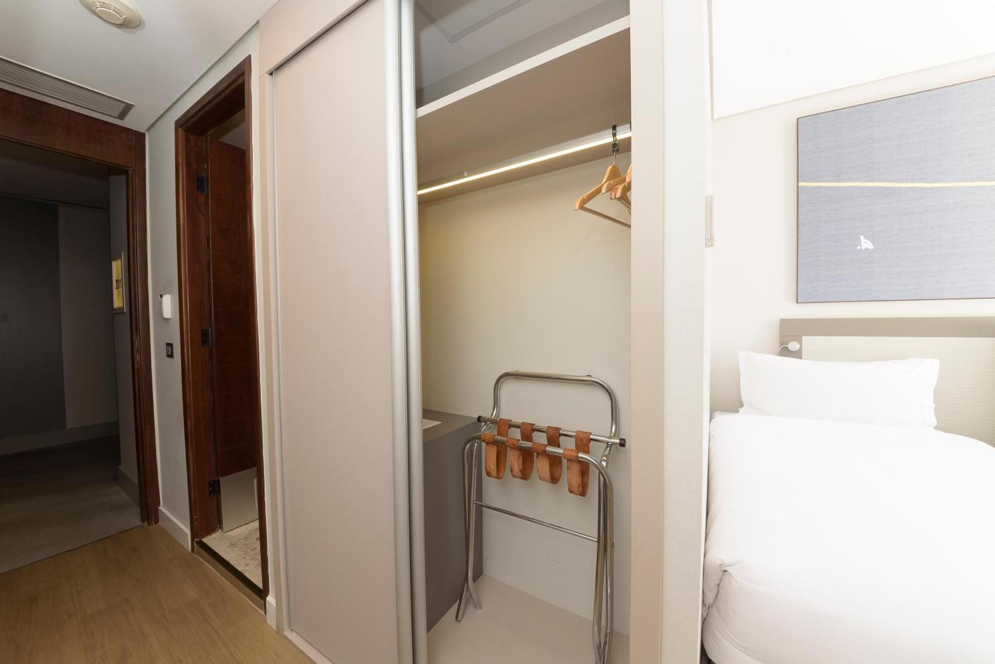 Hotel Royal Tulip Brasilia Alvorada Extérieur photo A sliding door