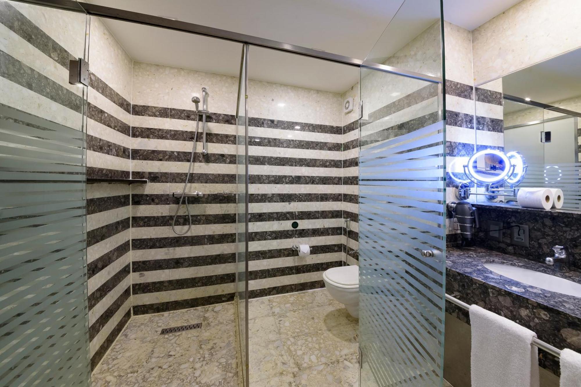 Hotel Royal Tulip Brasilia Alvorada Extérieur photo A shower enclosure